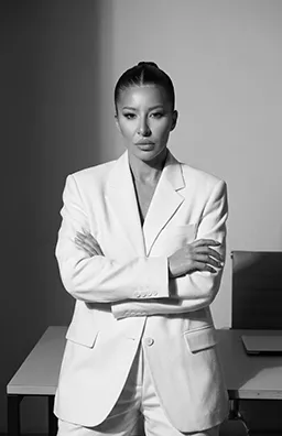02. Alexandra Ghita (Marketing & Business Development)